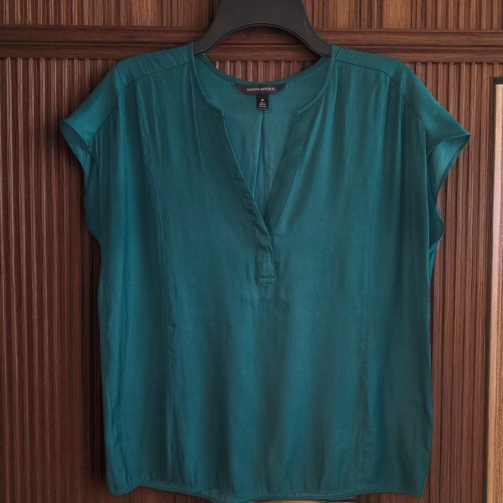 (BANANNA REPUBLIC) Women's Size Medium Green Sleeveless Blouse
